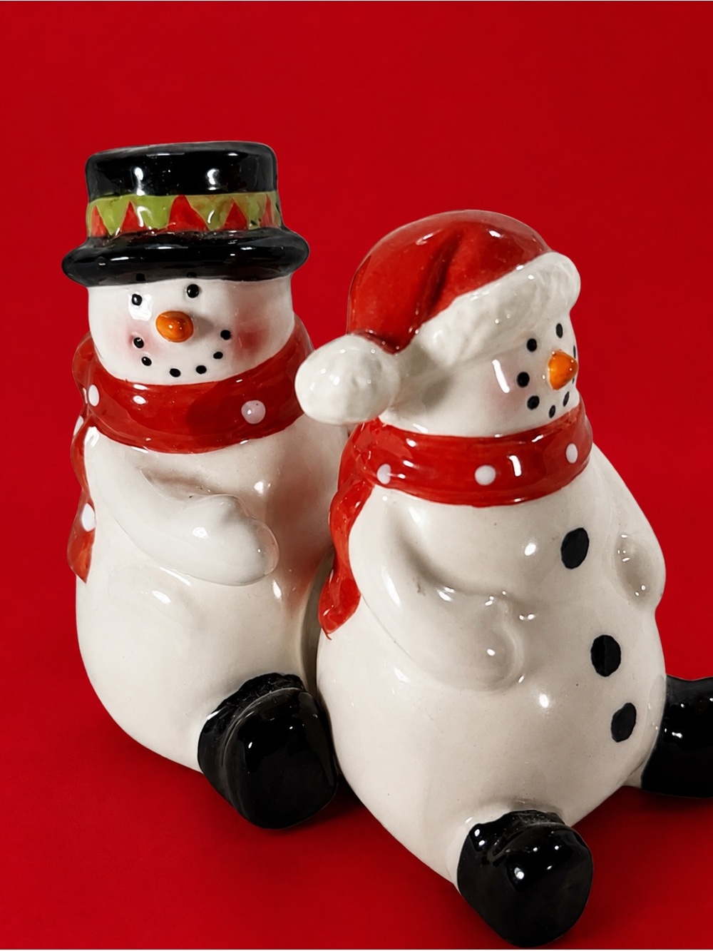 Festive Salt n Pepper Ceramic Snowman Figurines TII COLLECTION ⛄️ NEW OLD STOCK💫